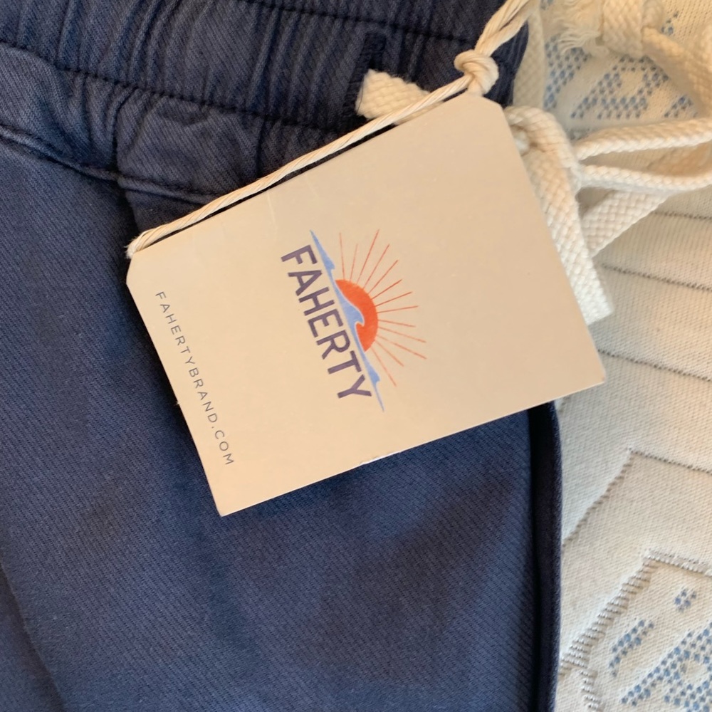 NWT Faherty essential pants size S navy - Picture 2 of 3
